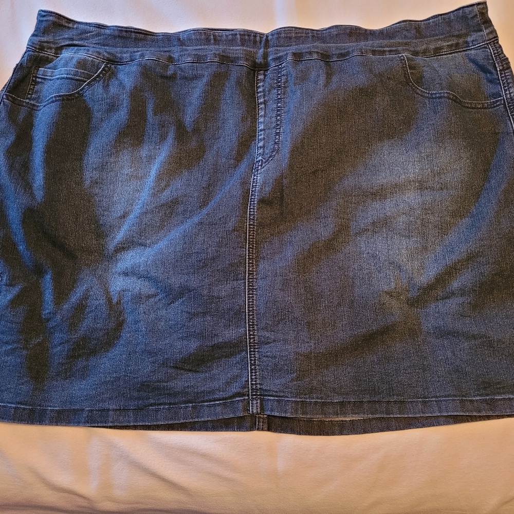 (4X)  Jean Skort